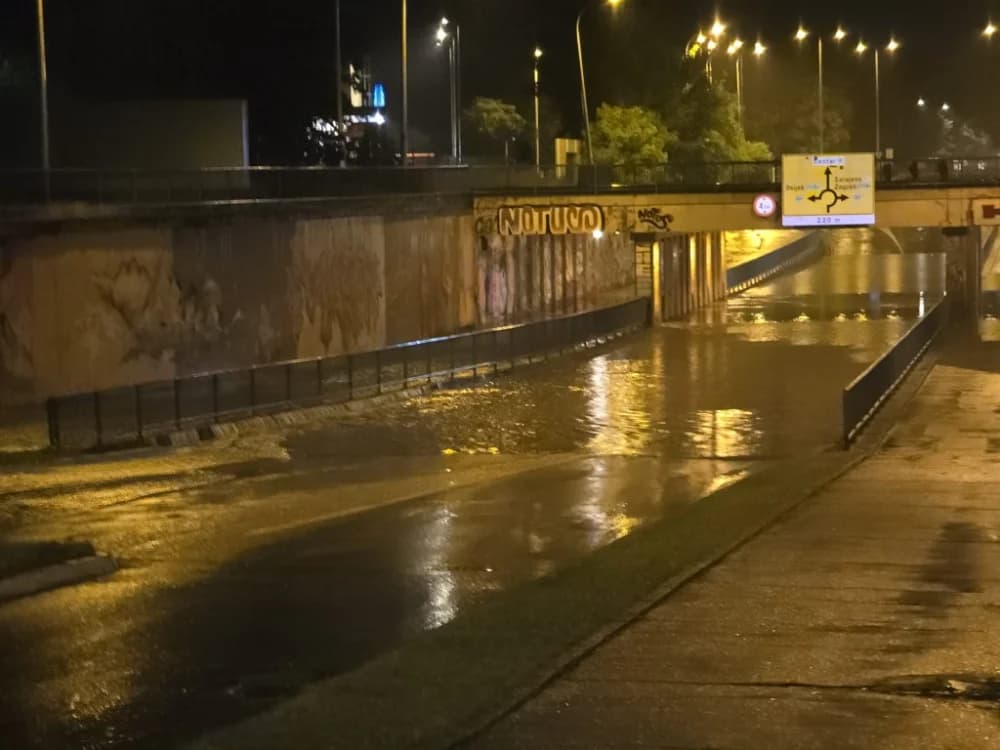 Poplavljeni podvožnjak u Sl. Brodu opet pobijedio gradonačelnika Dusparu!