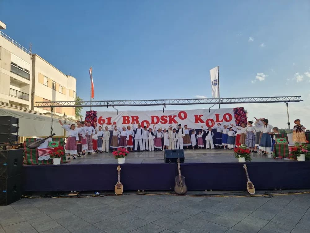 Dječjom igrom i pjesmom započelo 61. Brodsko kolo