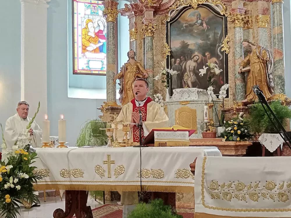 GUŽVA NA IVANJE U SIBINJU - ʼJe li vjera koju pokazujemo dolaskom na misu istinski djelotvorna?ʼ