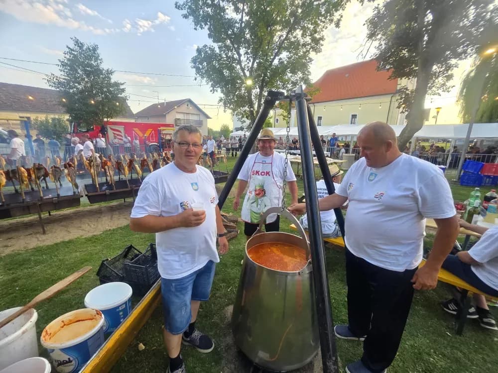 Pobjednik 11. Fišijade u Sibinju je Miro Vrančić iz Slavonskog Broda, 2.mjesto osvojio je Tomislav Radičević iz Male Kopanice, 3. mjesto ekipa Bagy iz Sibinja