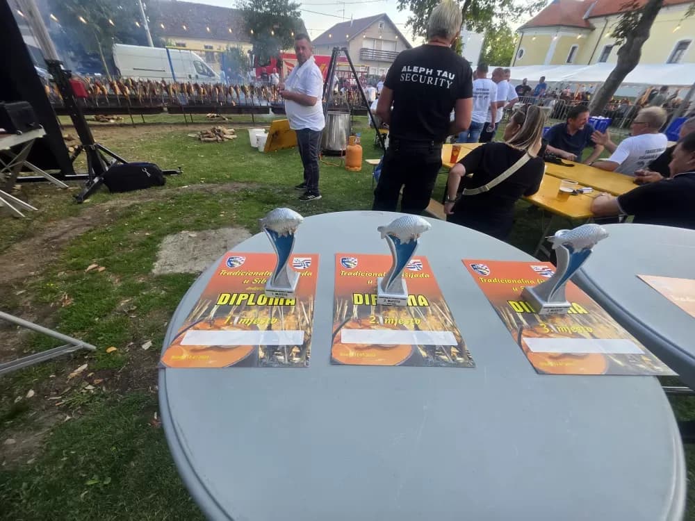 Pobjednik 11. Fišijade u Sibinju je Miro Vrančić iz Slavonskog Broda, 2.mjesto osvojio je Tomislav Radičević iz Male Kopanice, 3. mjesto ekipa Bagy iz Sibinja