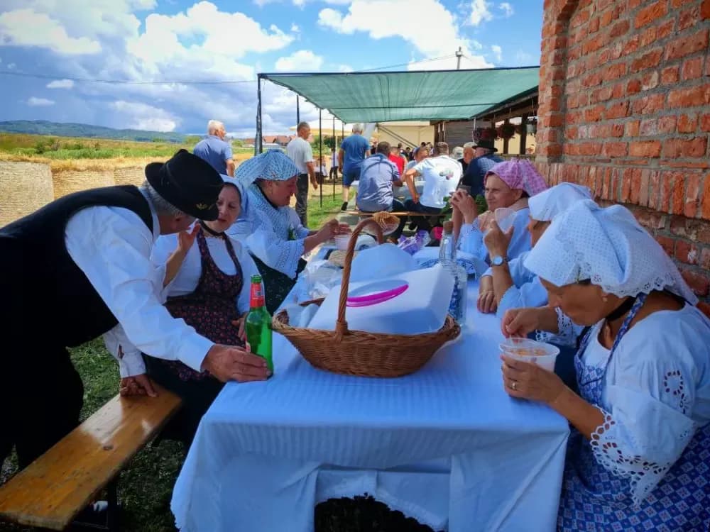 ʼNe idem iz Slavonijeʼ - tradicionalna manifestacija u Lužanima koja je okupila zaljubljenike u konje, slavonsku baštinu i običaje