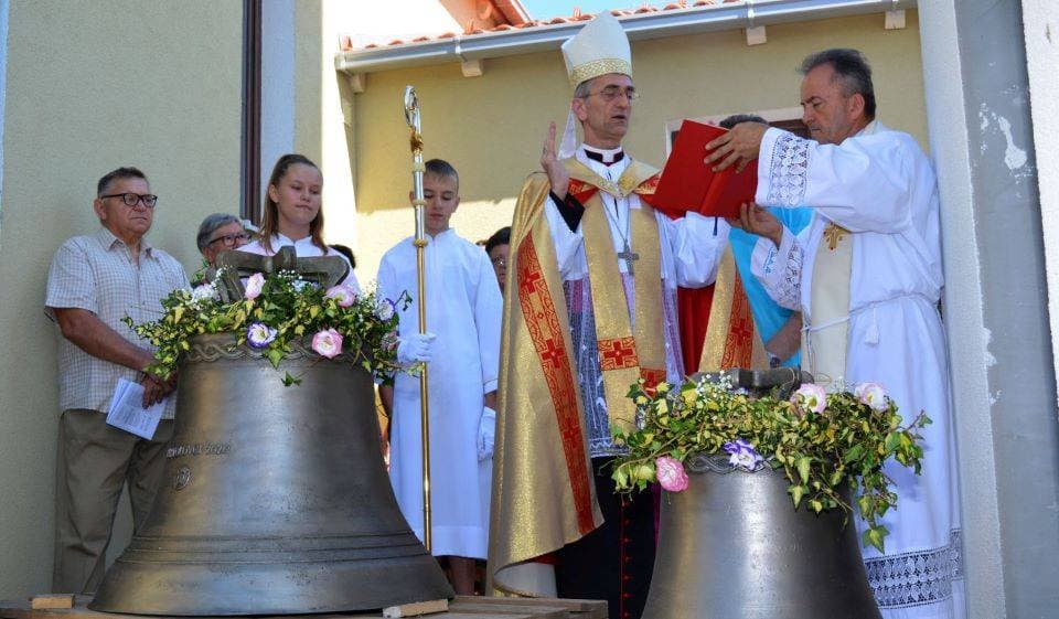 (FOTOGALERIJA) Središnjim euharistijskim slavljem i zavjetnom procesijom završena jubilejska Devetnica Gospi od Suza