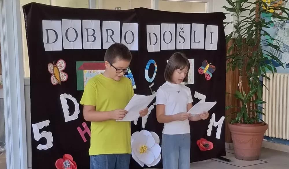 [FOTOGALERIJA] Svečanim priredbama obilježen prvi dan škole u Slavonskom Brodu