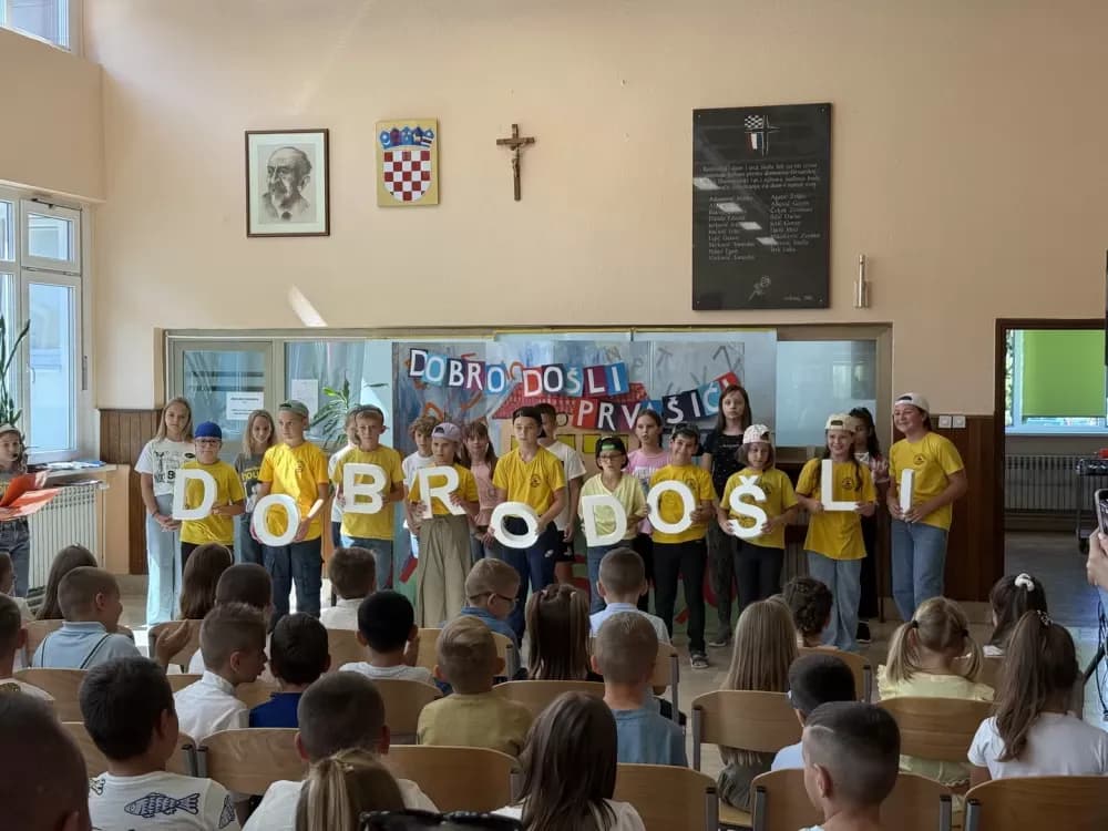 [FOTOGALERIJA] Svečanim priredbama obilježen prvi dan škole u Slavonskom Brodu