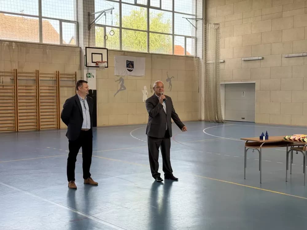 [FOTOGALERIJA] Svečanim priredbama obilježen prvi dan škole u Slavonskom Brodu