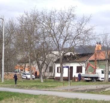 Božićna bajka u Tekiću: Prvi Advent okupio mještane u plemenitom cilju