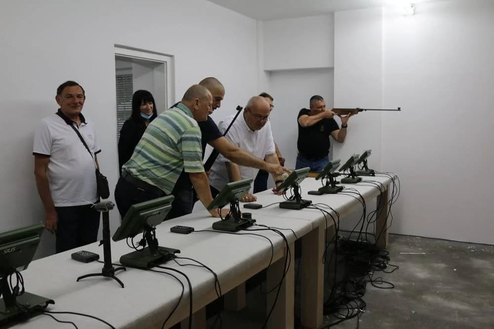 Članovi udruge ʼVino-Kapʼ orezali lozu uoči blagdana sv. Josipa