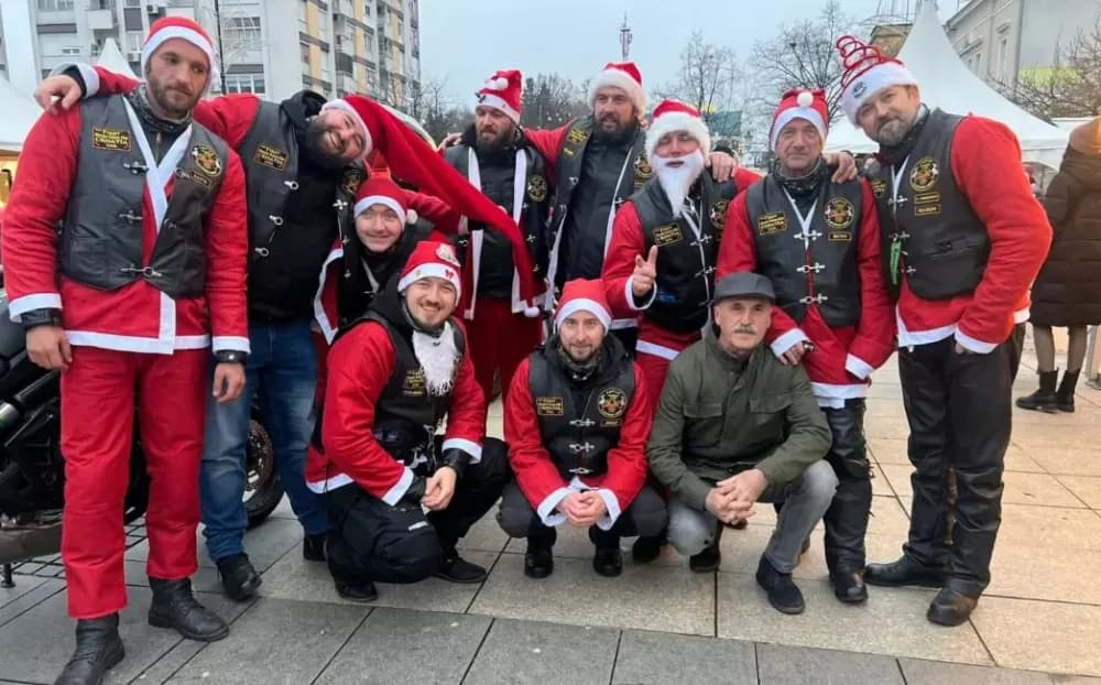 Moto Mrazovi i ove godine razveselili brodske mališane