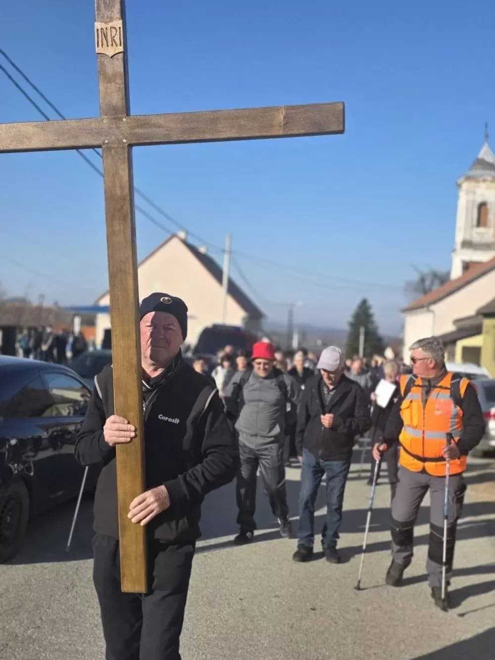 Odvoračka sela u zajedništvu i molitvi: Održan prvi Odvorački planinarski križni put