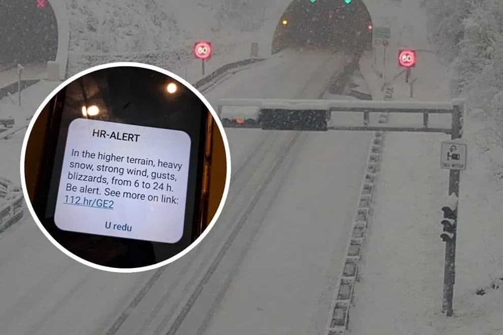 Snijeg zatrpao autocestu, kamioni ne mogu prema moru. Građanima poslan apel