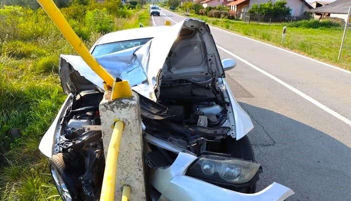 Autom udario u ogradu mosta. Pogledajte koliko je imao alkohola u krvi