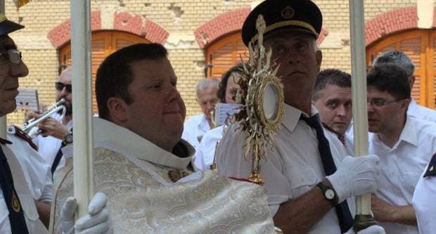 SVETKOVINA TIJELOVA U PLETERNICI: Misno slavlje i procesija gradskim ulicama