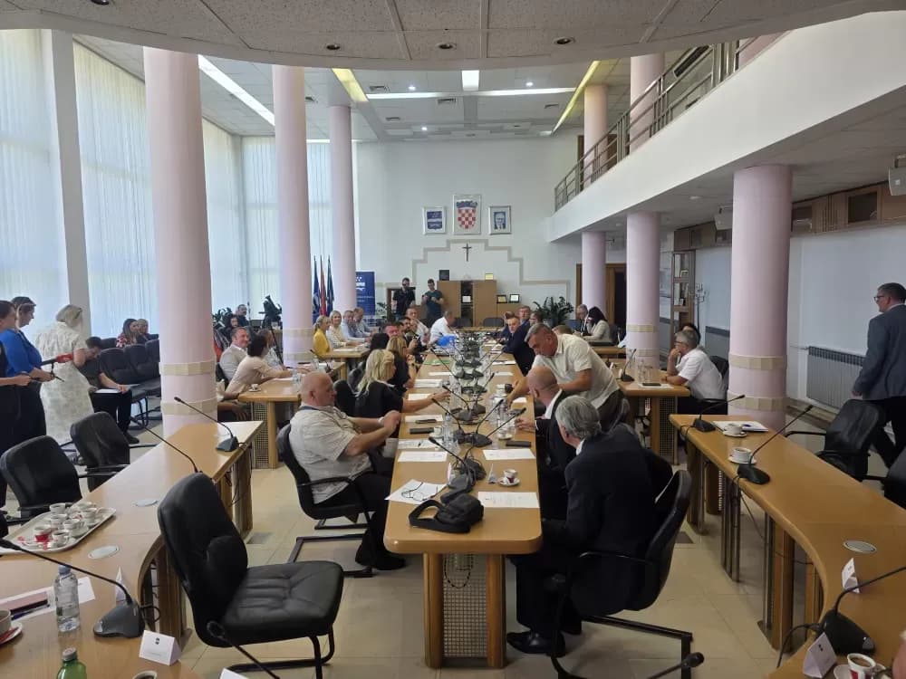 KONSTITUIRANA ŽUPANIJSKA SKUPŠTINA BPŽ U NOVOM SAZIVU: Novi stari predsjednik Pero Ćosić
